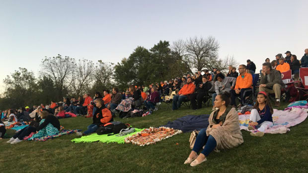 minnesota-cleveland-fans.jpg